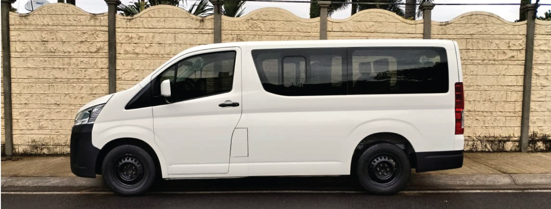 Toyota Hiace Techo Bajo 2023